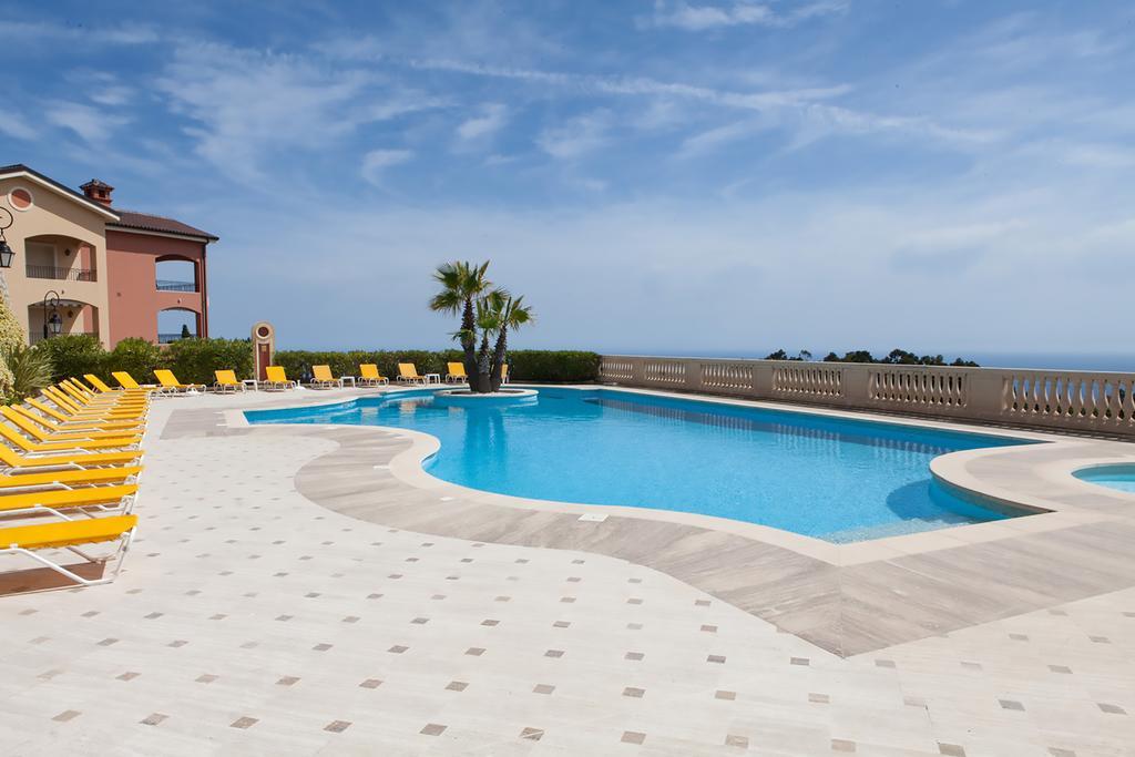 Sunny Panoramic Balcony Apartment เอซ ภายนอก รูปภาพ